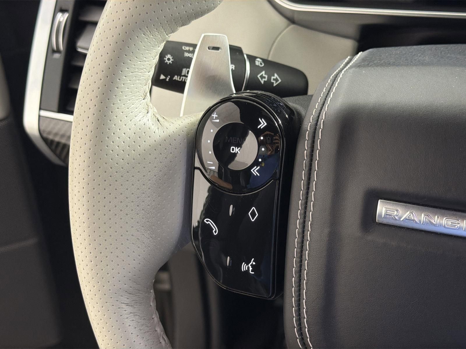 Used 2022 Land Rover Range Rover Sport SVR image 12