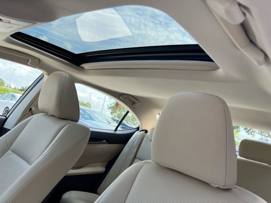 Used 2016 Lexus ES 350 w/ Premium Package w/Wood Trim FWD image 18