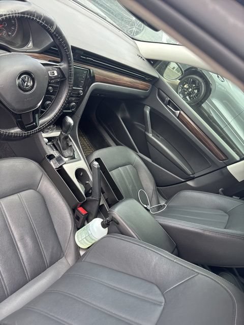 Used 2020 Volkswagen Passat 2.0T SEL FWD image 2