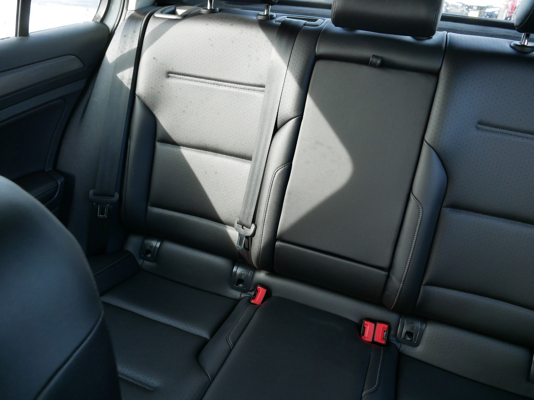 Used 2018 Volkswagen Golf SE image 12