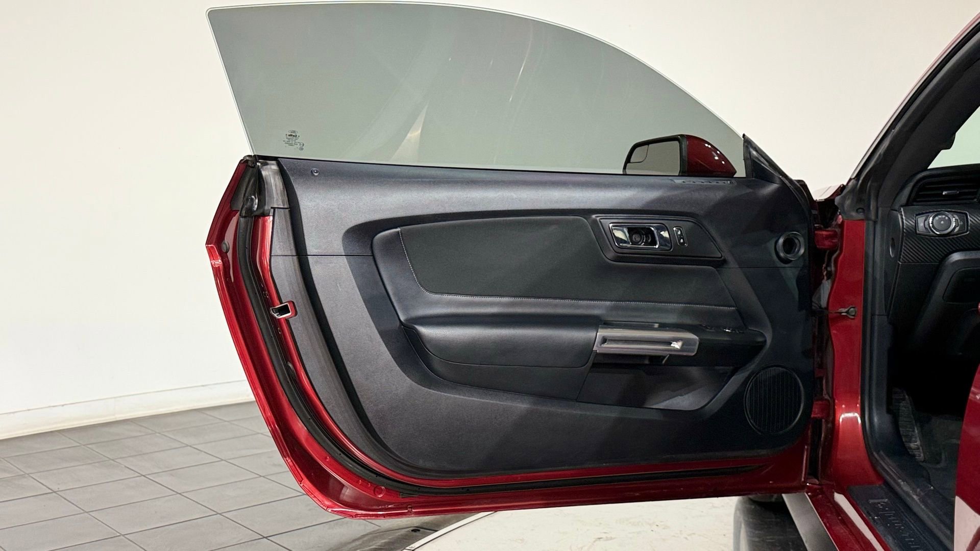 Used 2017 Ford Mustang Coupe image 25