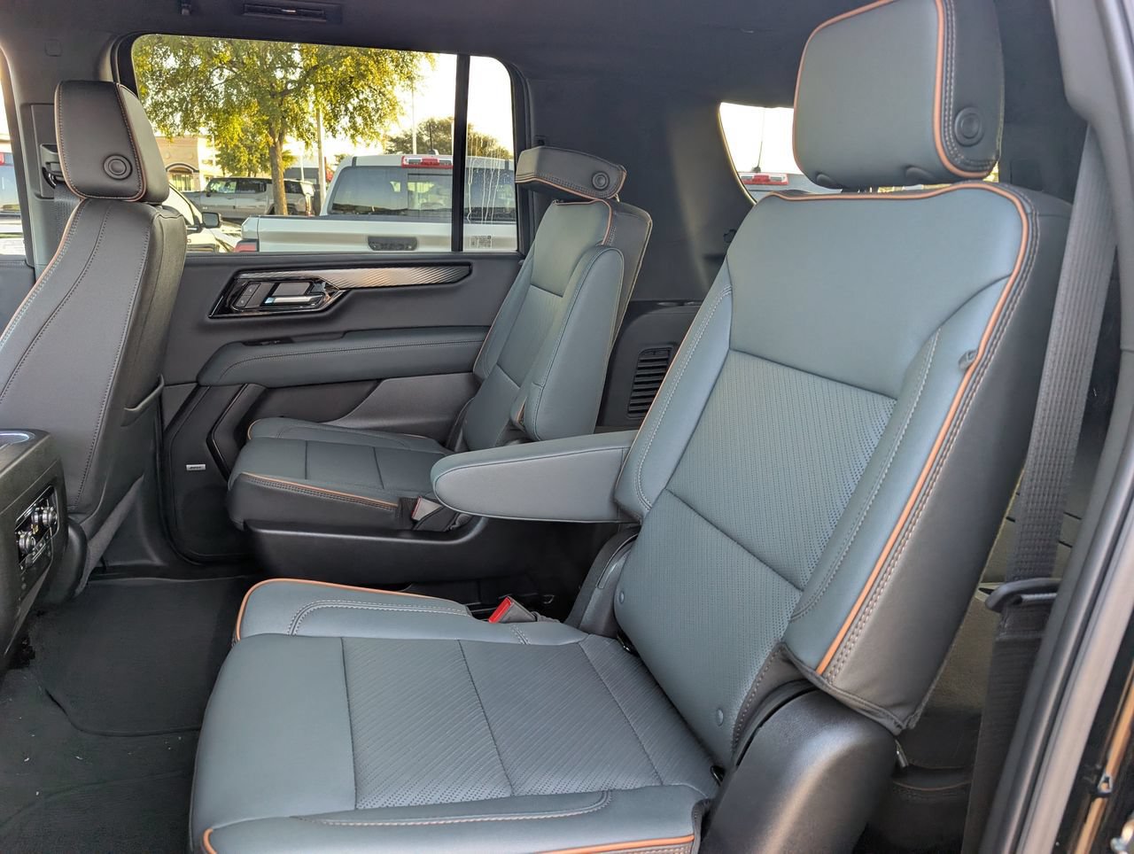 New 2026 GMC Yukon AT4 w/ AT4 Premium Package AWD/4WD image 21