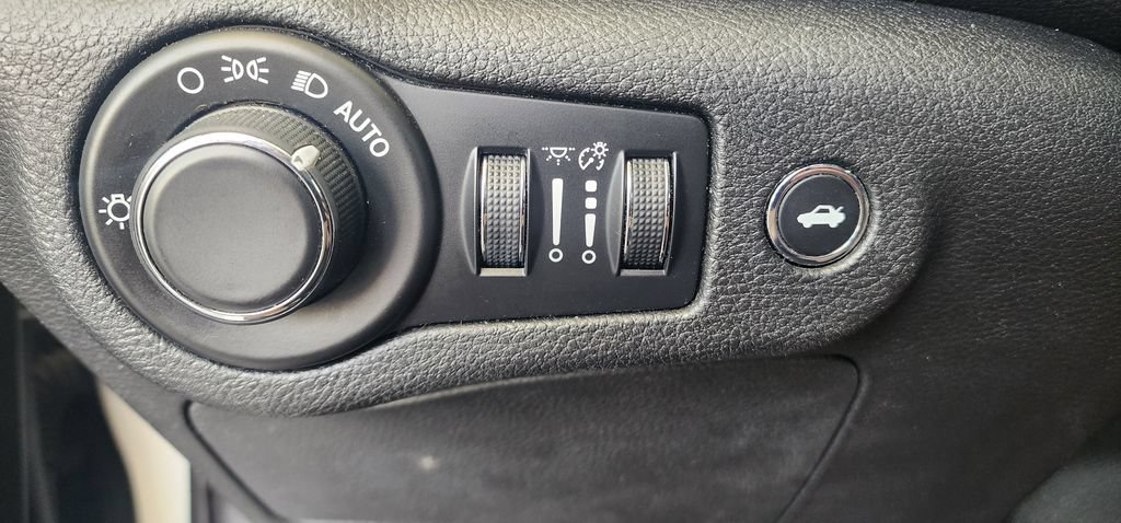 Used 2016 Chrysler 200 Limited FWD image 21