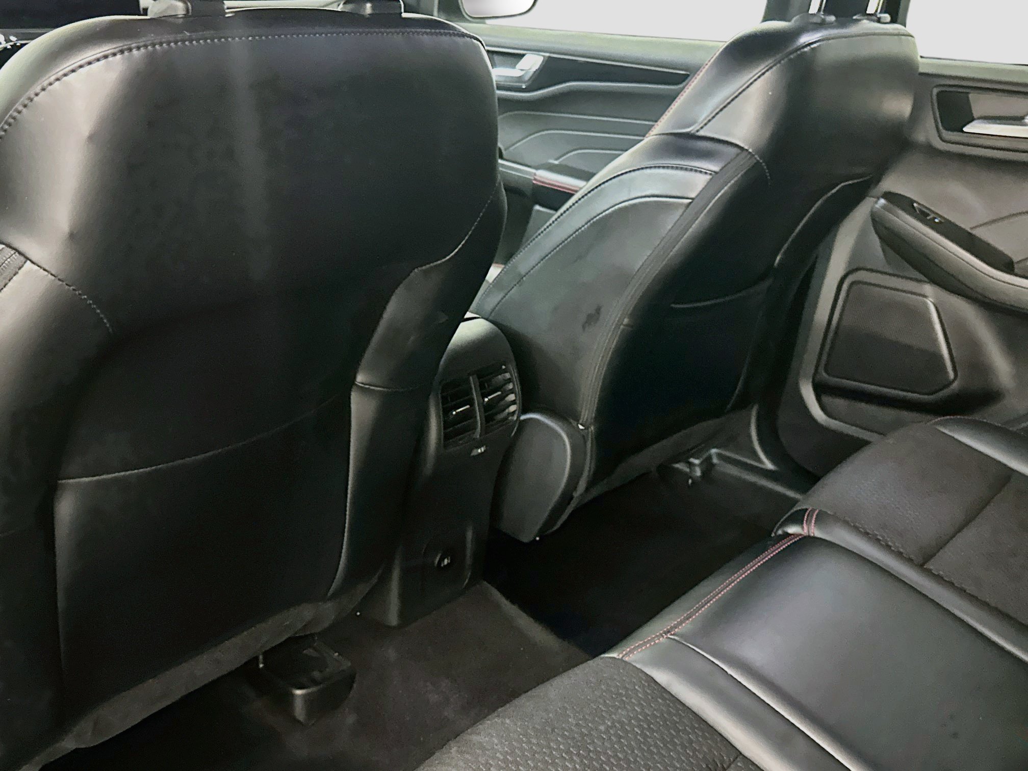 Used 2025 Ford Escape ST-Line Select AWD/4WD image 27