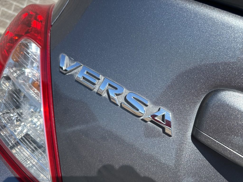 Used 2016 Nissan Versa SV image 9