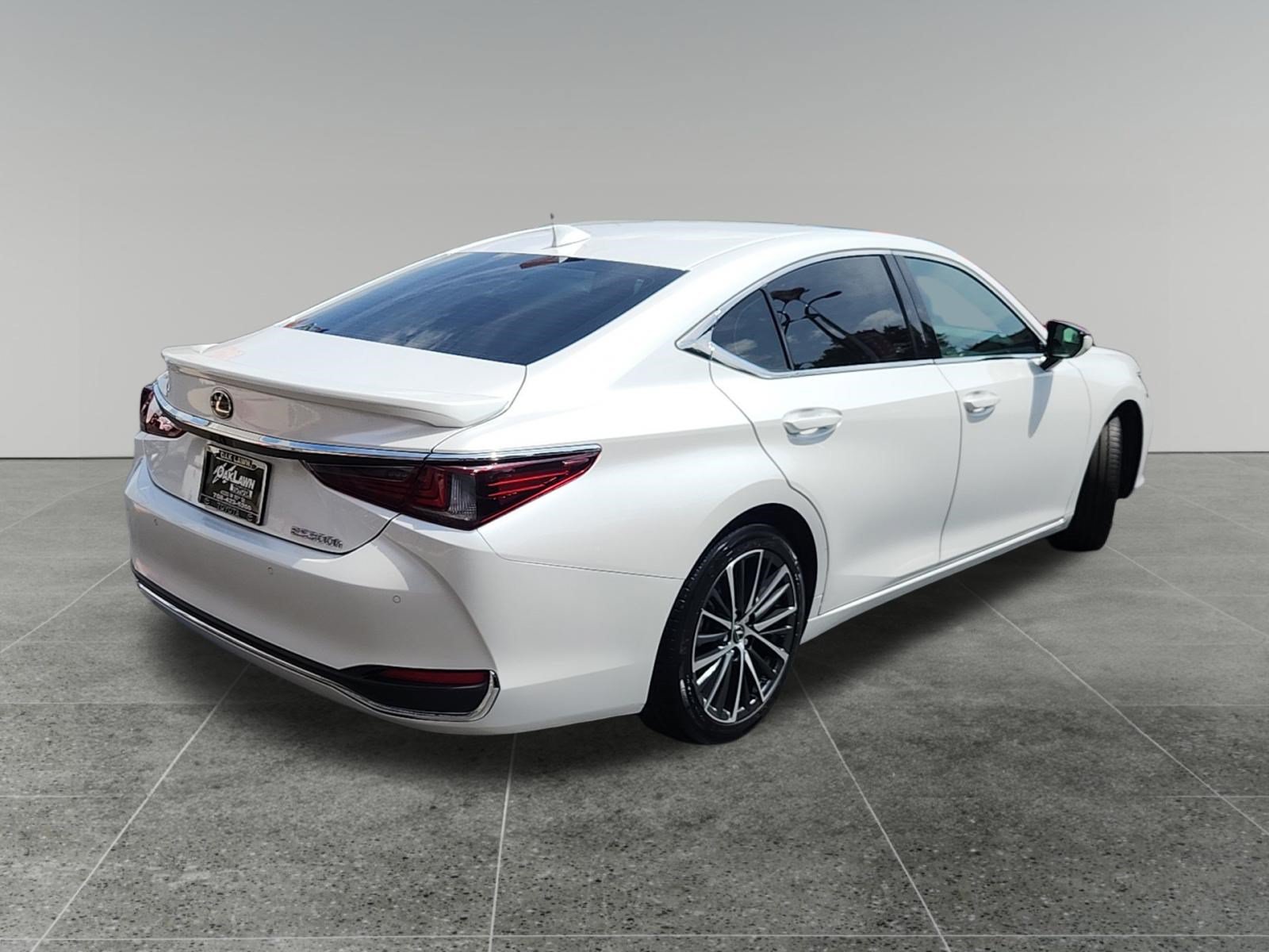 Used 2023 Lexus ES 300h w/ Premium Package FWD image 7