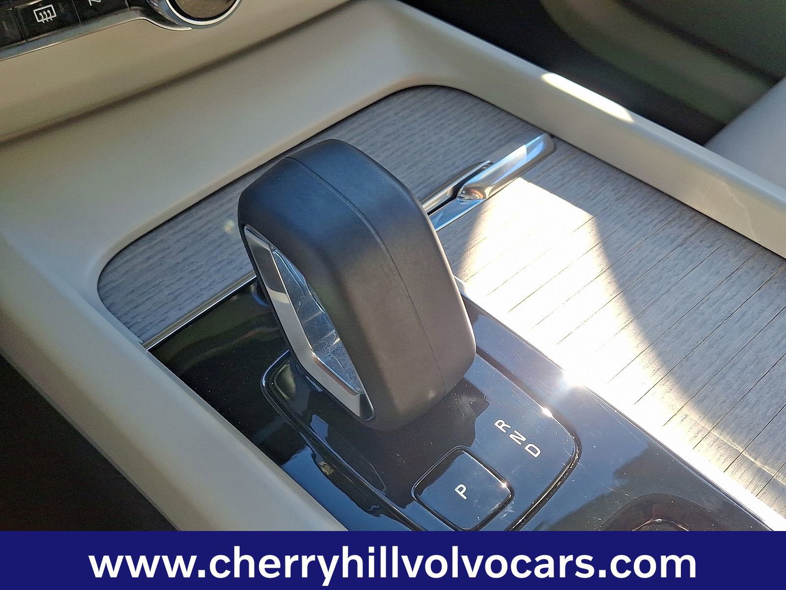 Certified 2023 Volvo XC60 B5 Plus w/ Climate Package image 15