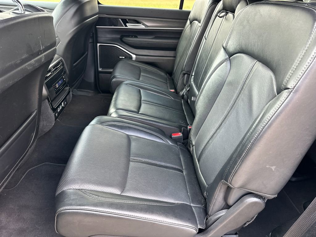 Used 2024 Jeep Wagoneer Series II w/ Flexible Seating Group RWD image 20