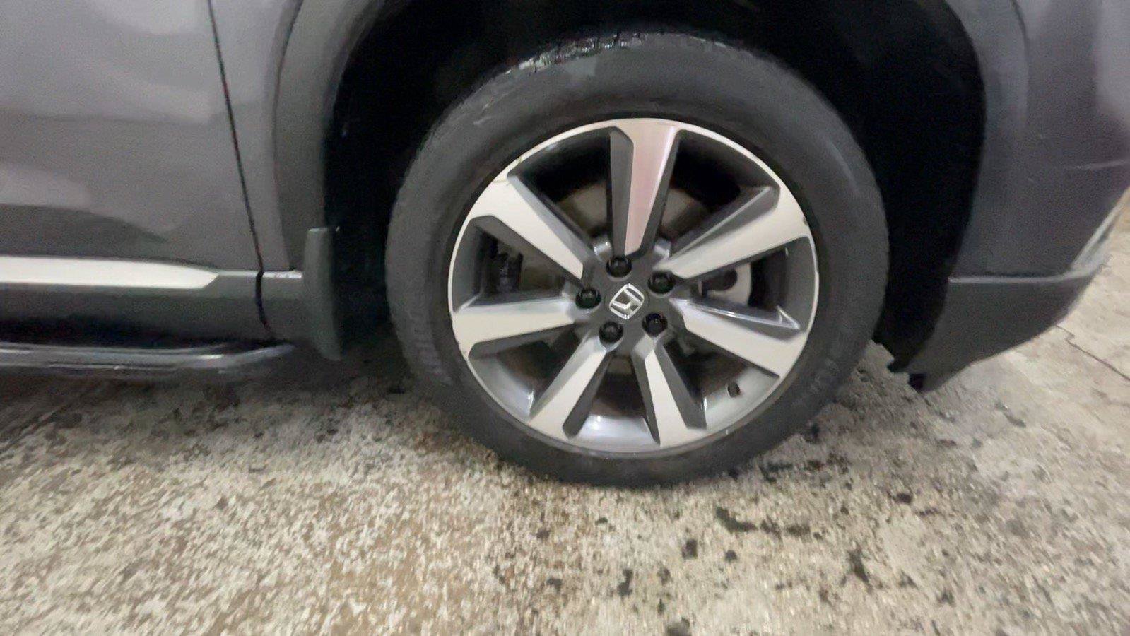 Used 2025 Honda Pilot Elite image 16