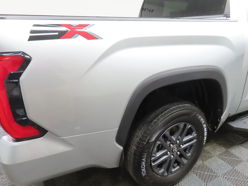 Used 2025 Toyota Tundra SR5 w/ SR5 Convenience Package AWD/4WD image 31