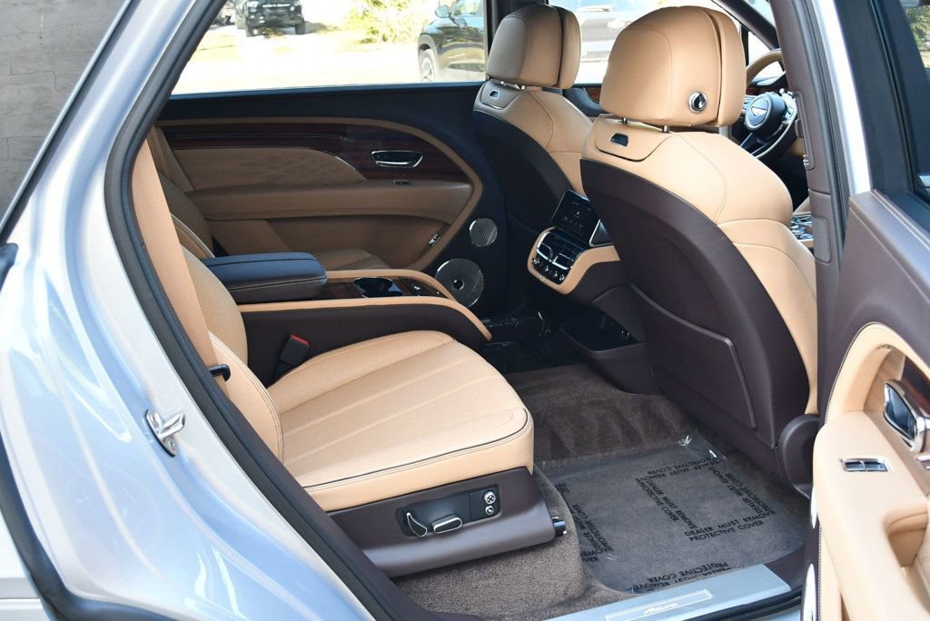 Used 2023 Bentley Bentayga Extended Wheelbase AWD/4WD image 22