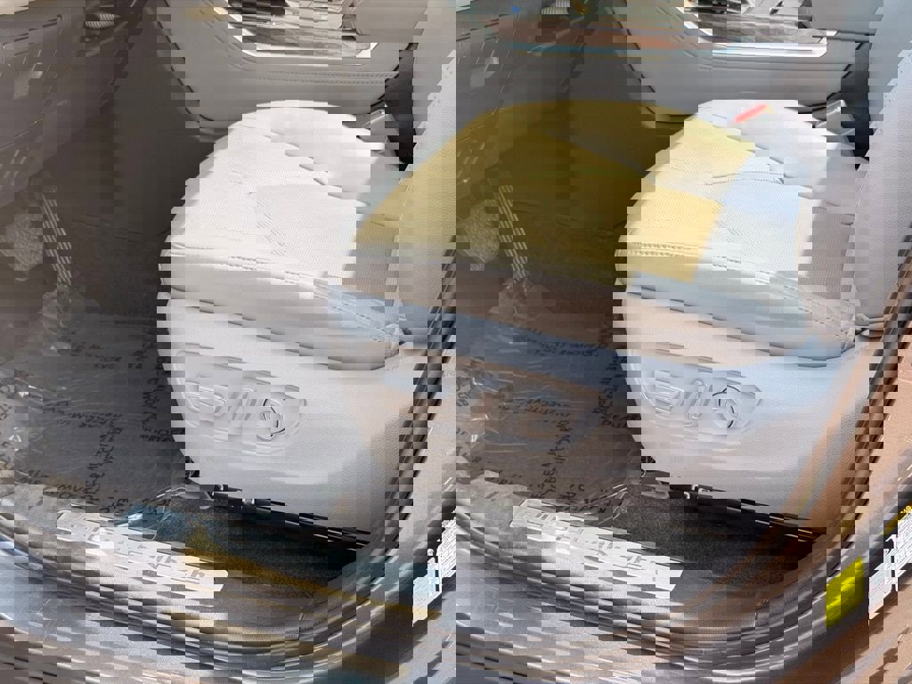 Used 2023 Toyota Highlander Limited FWD image 27