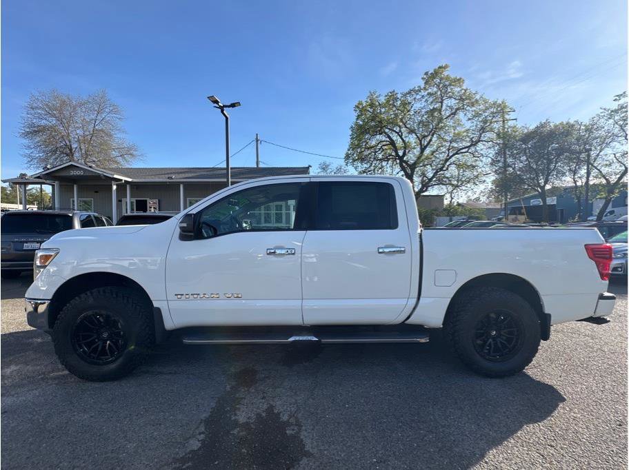 Used 2019 Nissan Titan SV w/ SV Convenience Package image 4