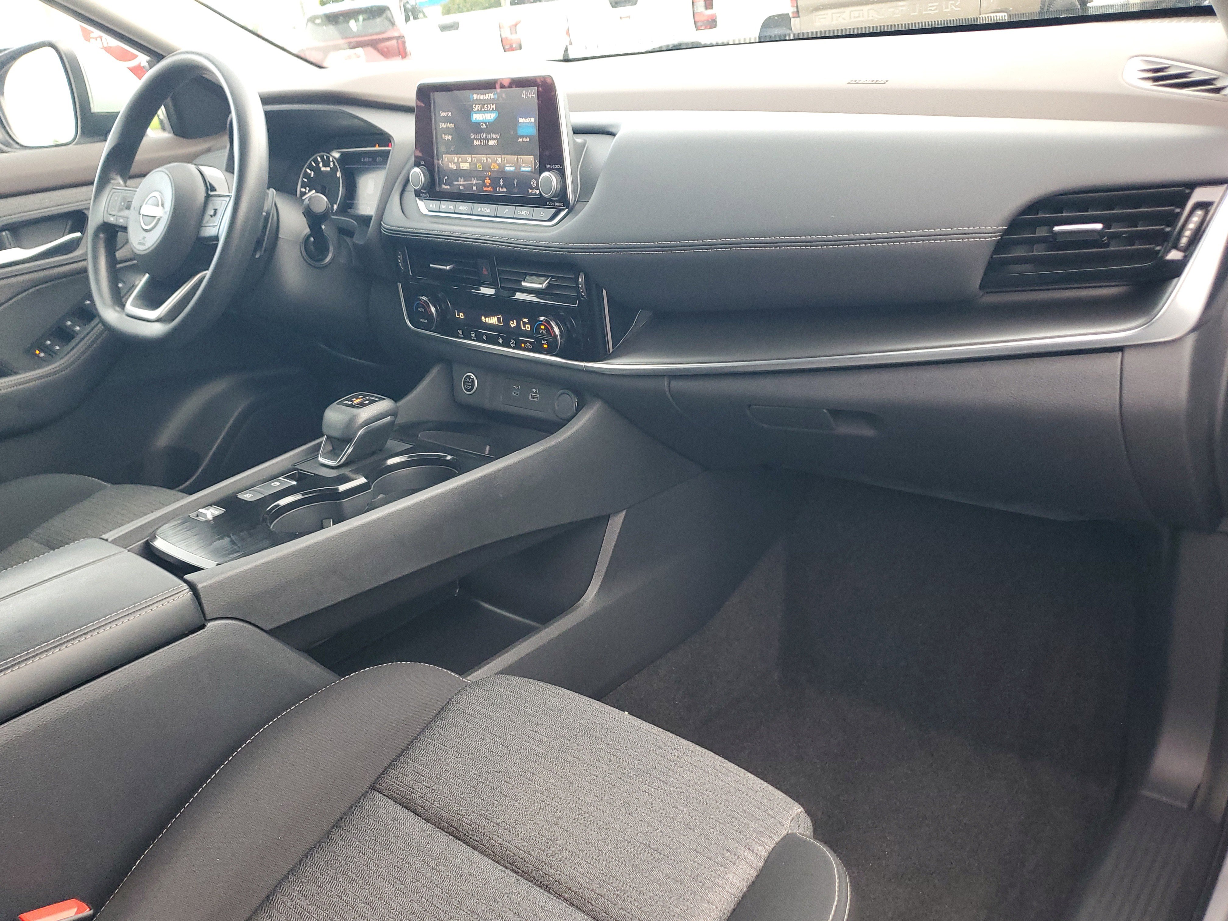 Certified 2022 Nissan Rogue SV image 18