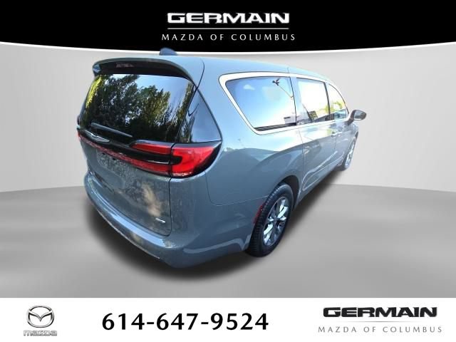 Used 2023 Chrysler Pacifica Touring-L AWD/4WD image 9