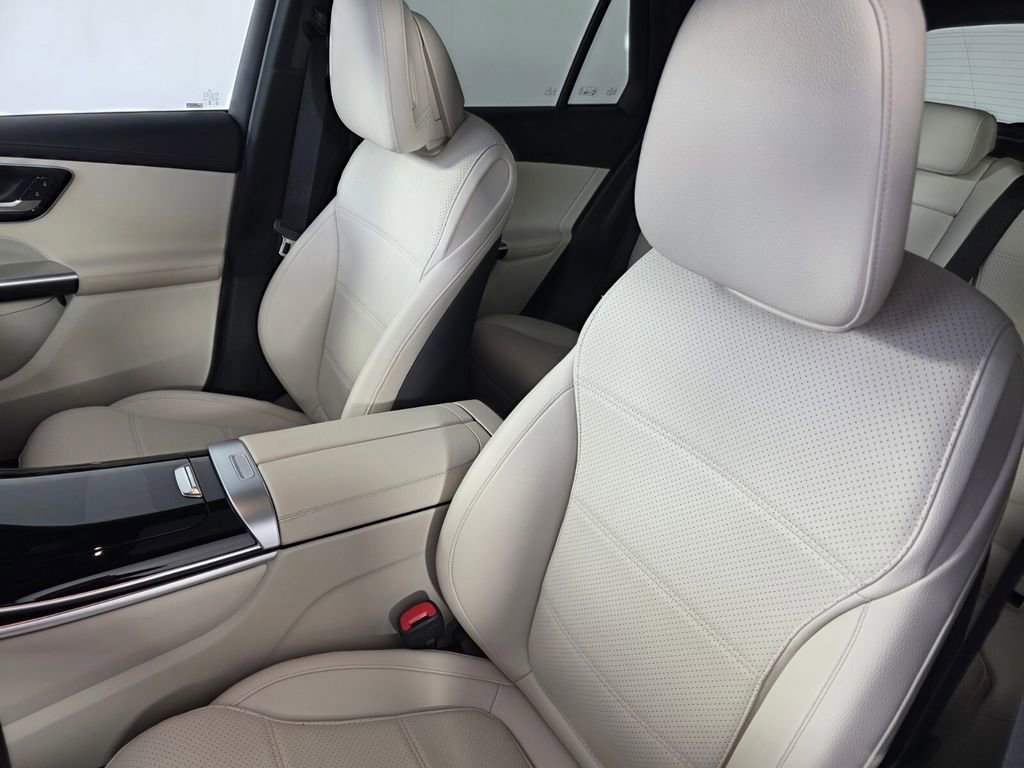 Used 2023 Mercedes-Benz GLC 300 4MATIC image 11
