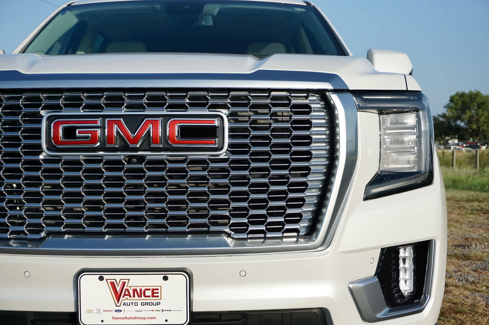 Used 2024 GMC Yukon Denali w/ LPO, Floor Liner Package AWD/4WD image 3