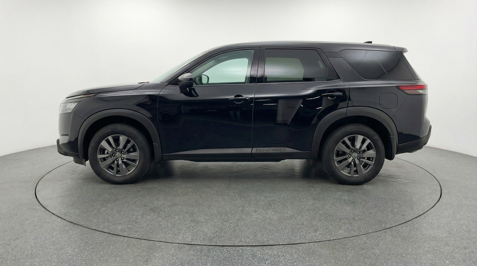 Used 2025 Nissan Pathfinder SV FWD image 5
