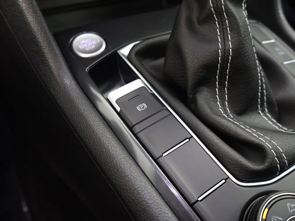 Used 2023 Volkswagen Tiguan SE image 50