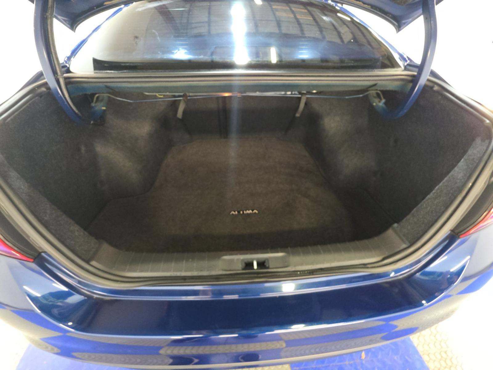 Used 2017 Nissan Altima 2.5 SR FWD image 5