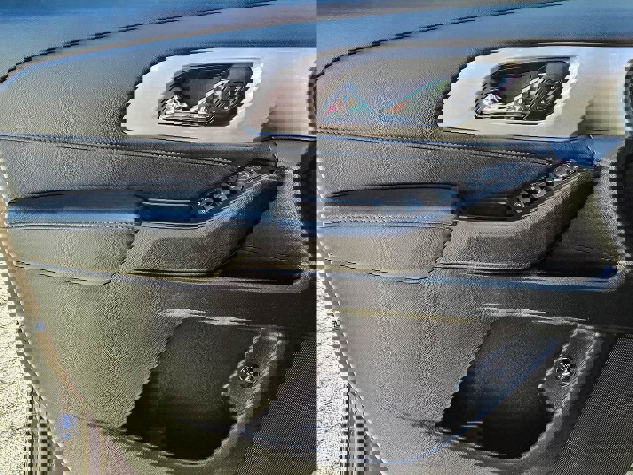 Certified 2023 Chevrolet Traverse LT w/ Rear Camera Mirror Package image 11