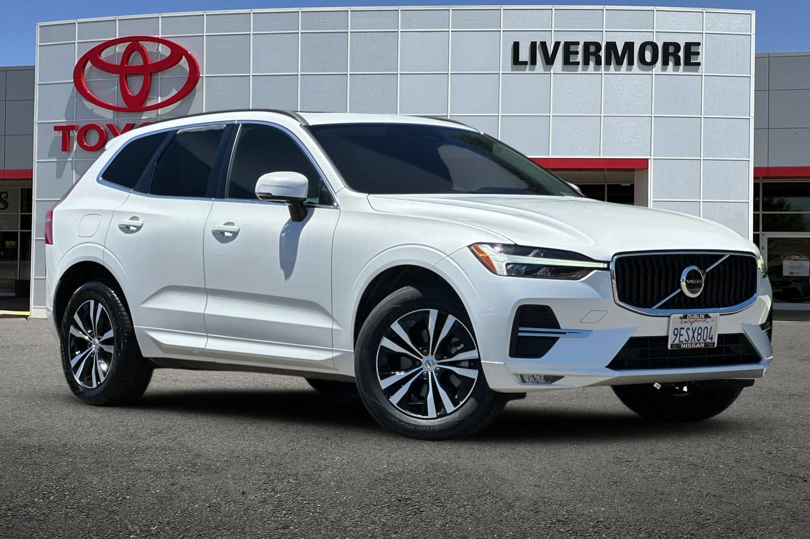 Used 2023 Volvo XC60 B5 Core w/ Protection Package Premier FWD image 2