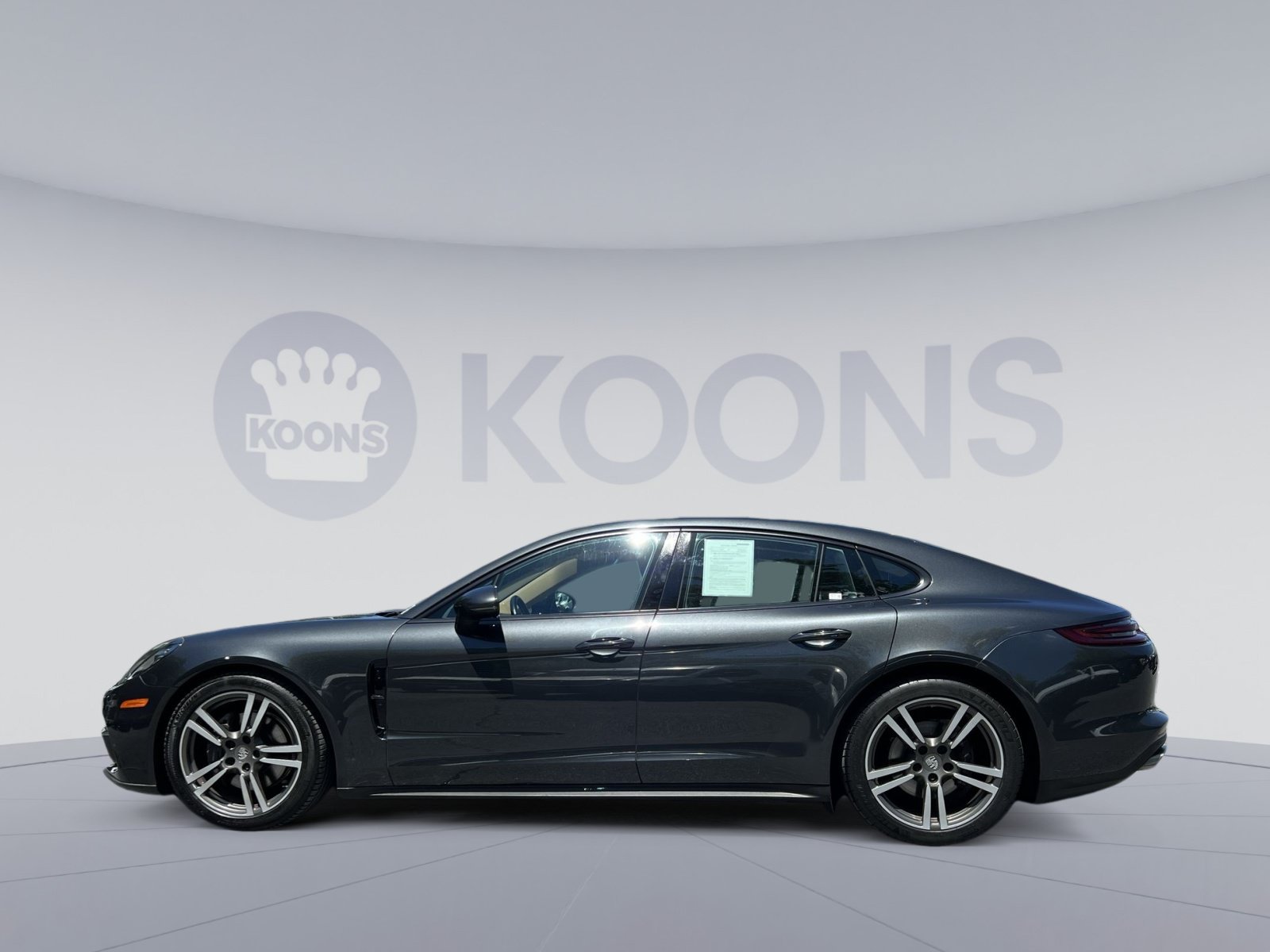 Used 2018 Porsche Panamera RWD image 7