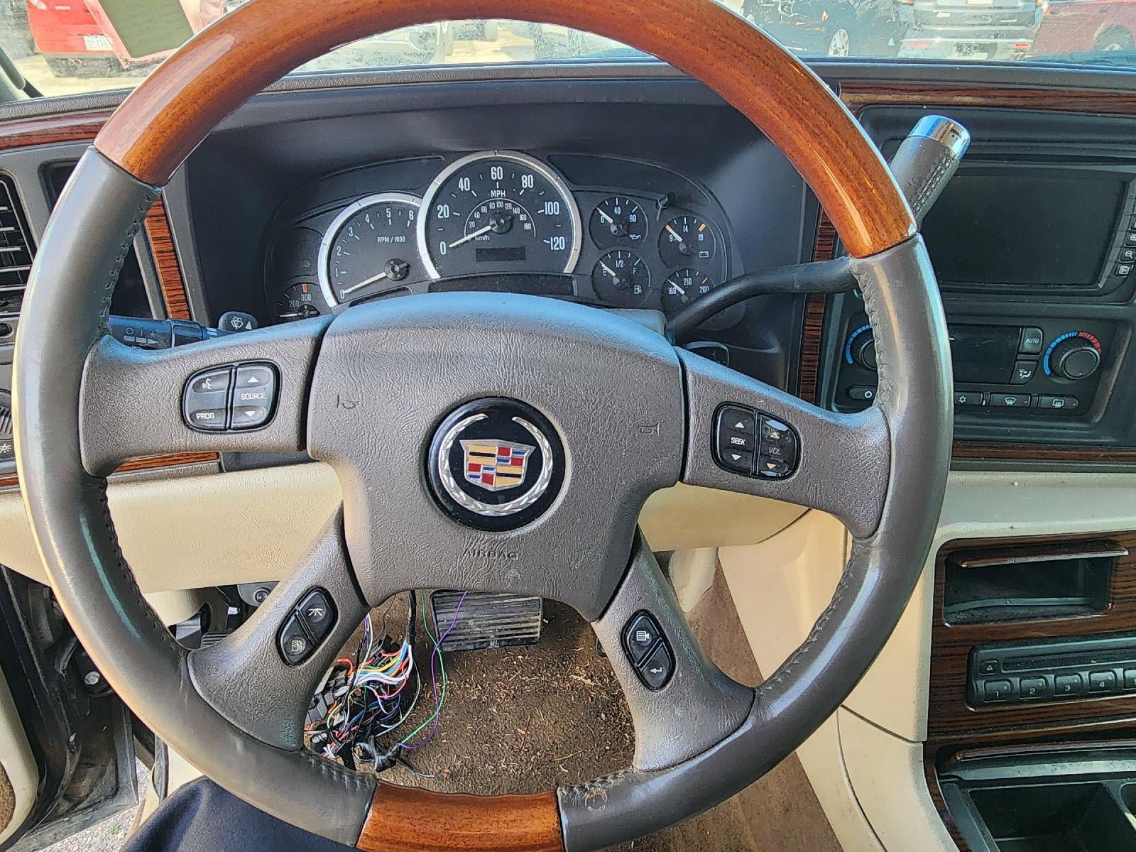 Used 2004 Cadillac Escalade AWD image 6