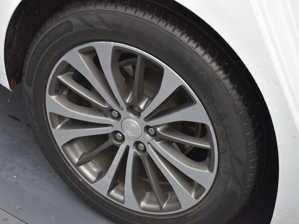 Used 2017 Buick LaCrosse Essence image 25