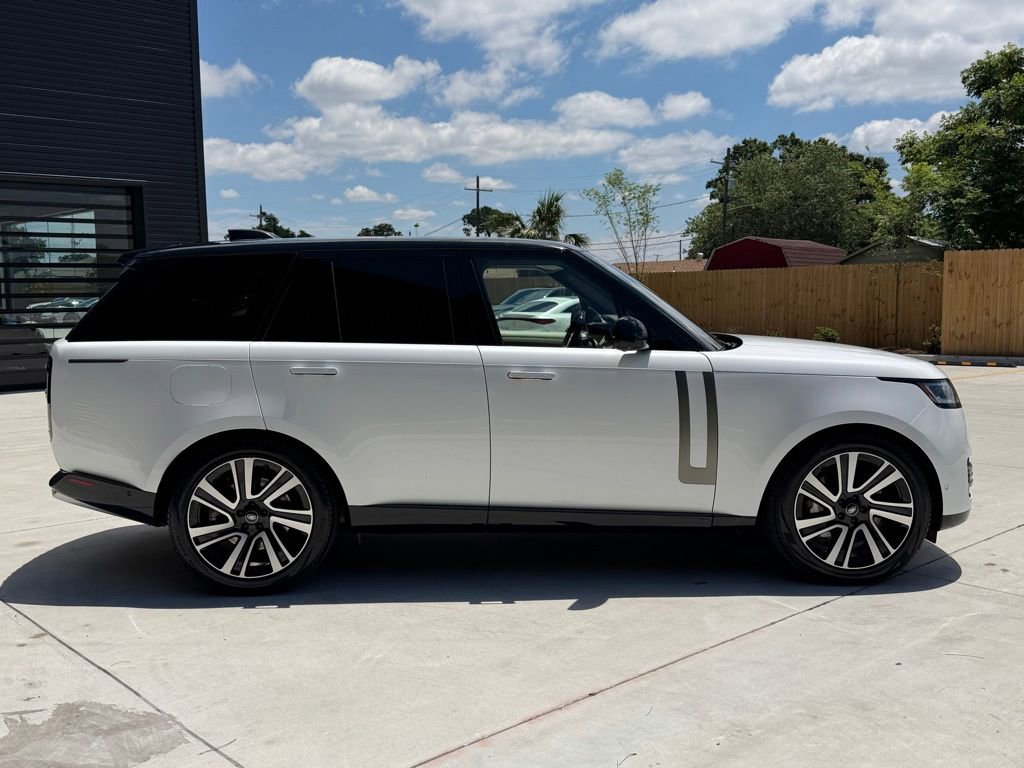 Used 2023 Land Rover Range Rover SE AWD/4WD image 4