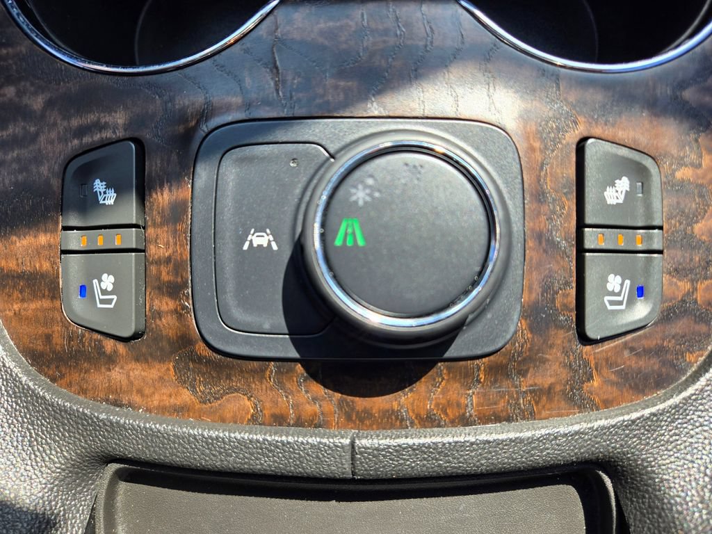 Used 2020 GMC Acadia Denali w/ Technology Package FWD image 42