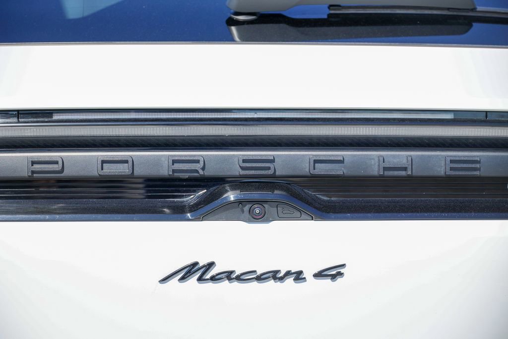 Certified 2025 Porsche Macan 4 Electric image 26