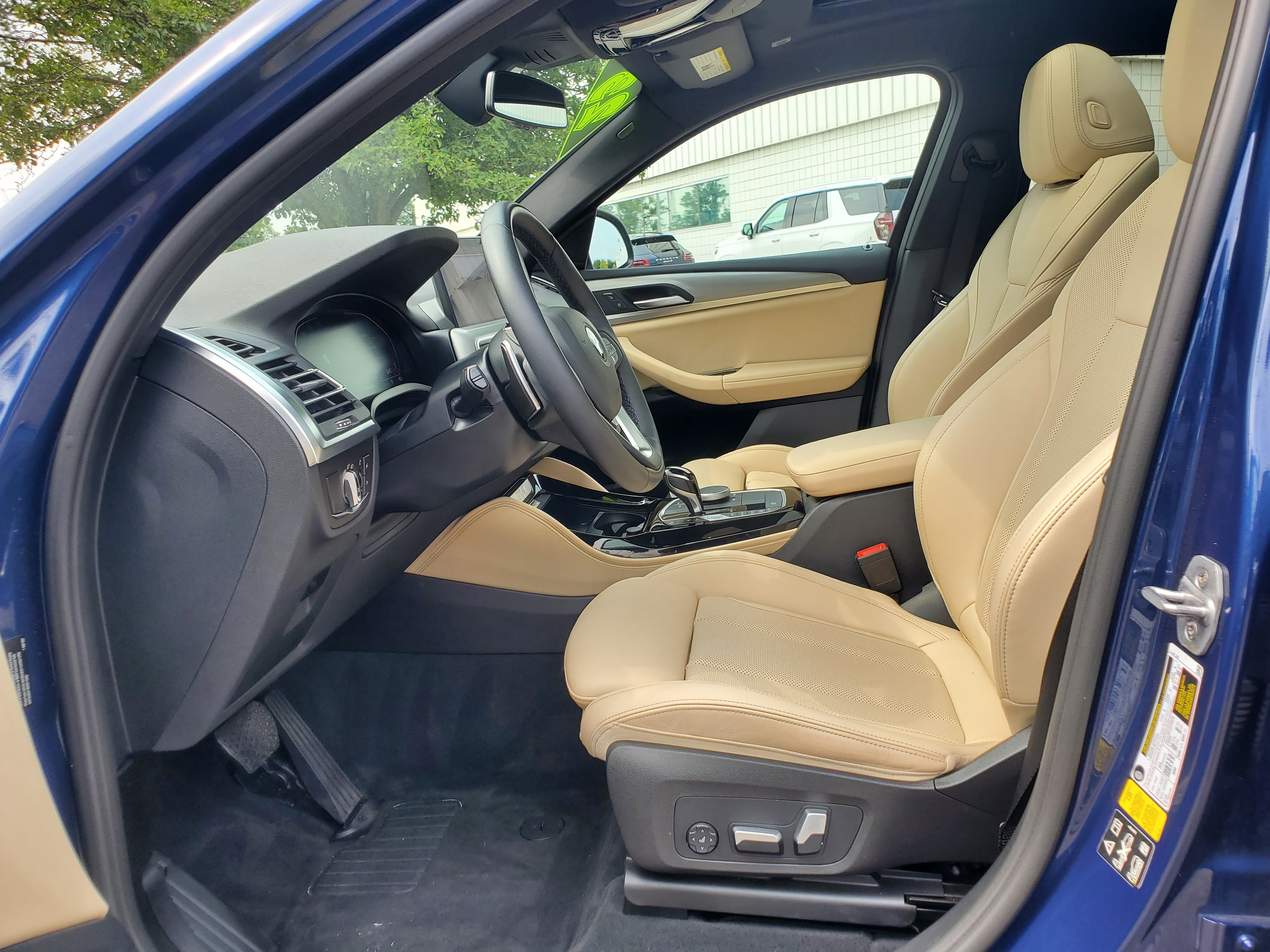 Used 2023 BMW X4 xDrive30i w/ Premium Package AWD/4WD image 9