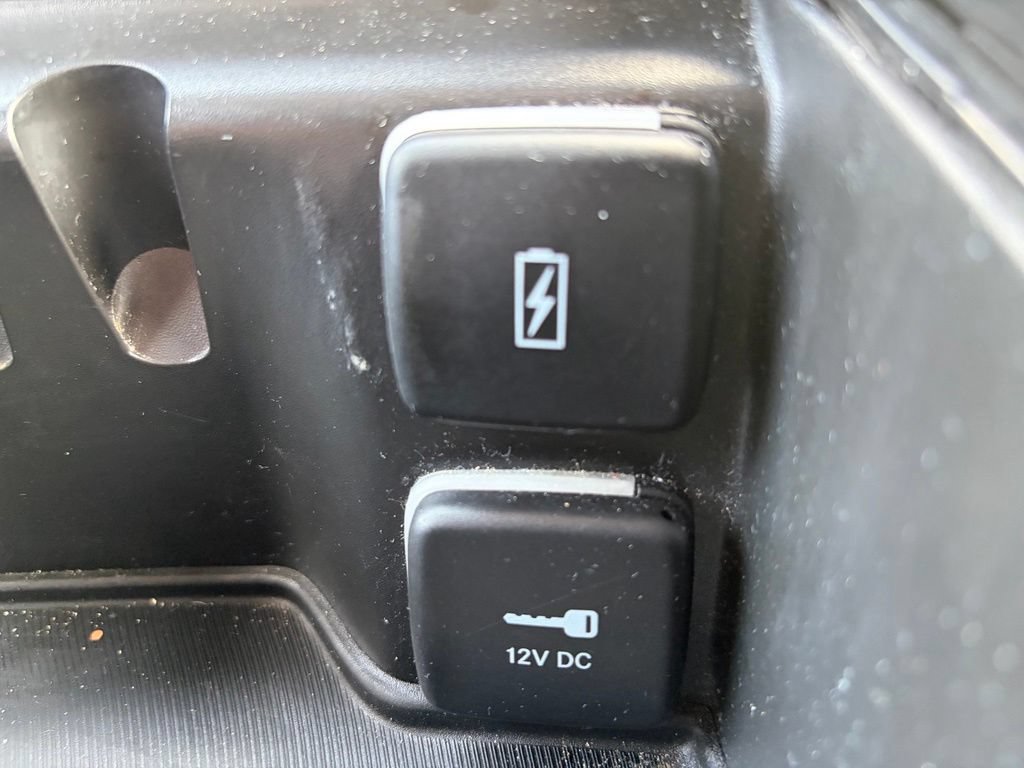 Certified 2025 Chrysler Pacifica Limited FWD image 34