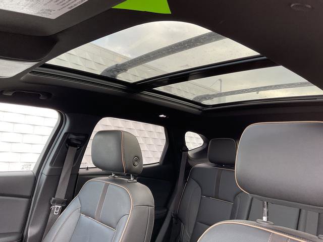 Used 2022 Chevrolet Blazer Premier w/ Enhanced Convenience Package image 17