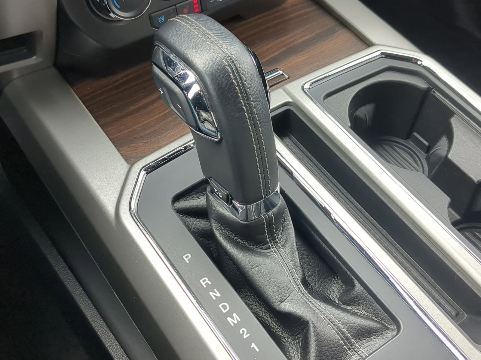 Used 2015 Ford F150 Lariat image 35