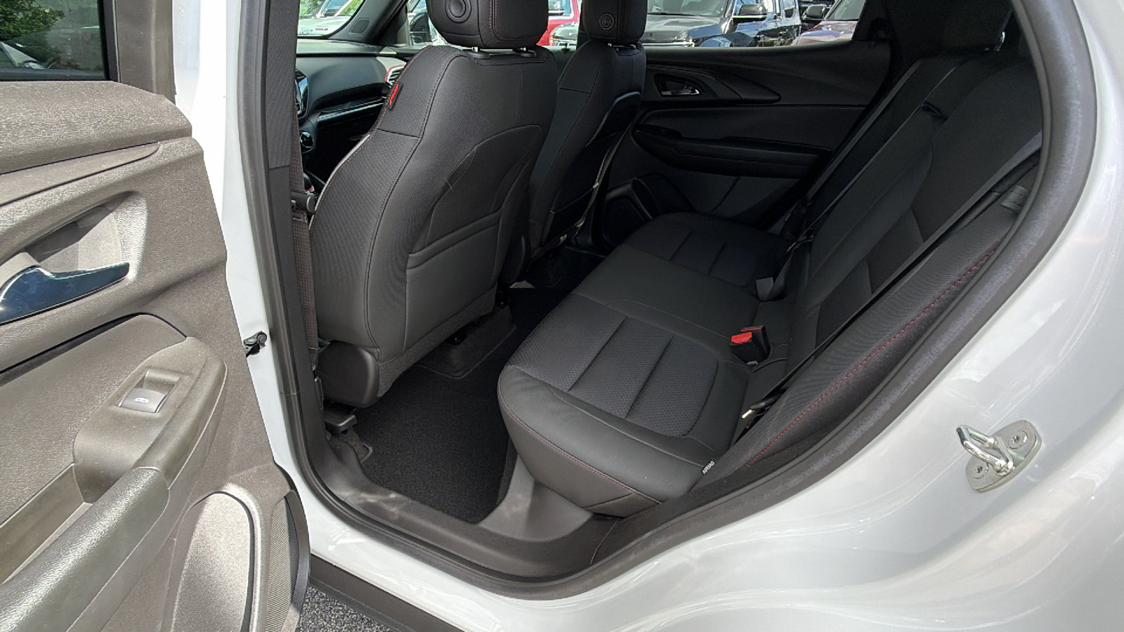 Used 2023 Chevrolet TrailBlazer RS w/ Sun and Liftgate Package FWD image 24