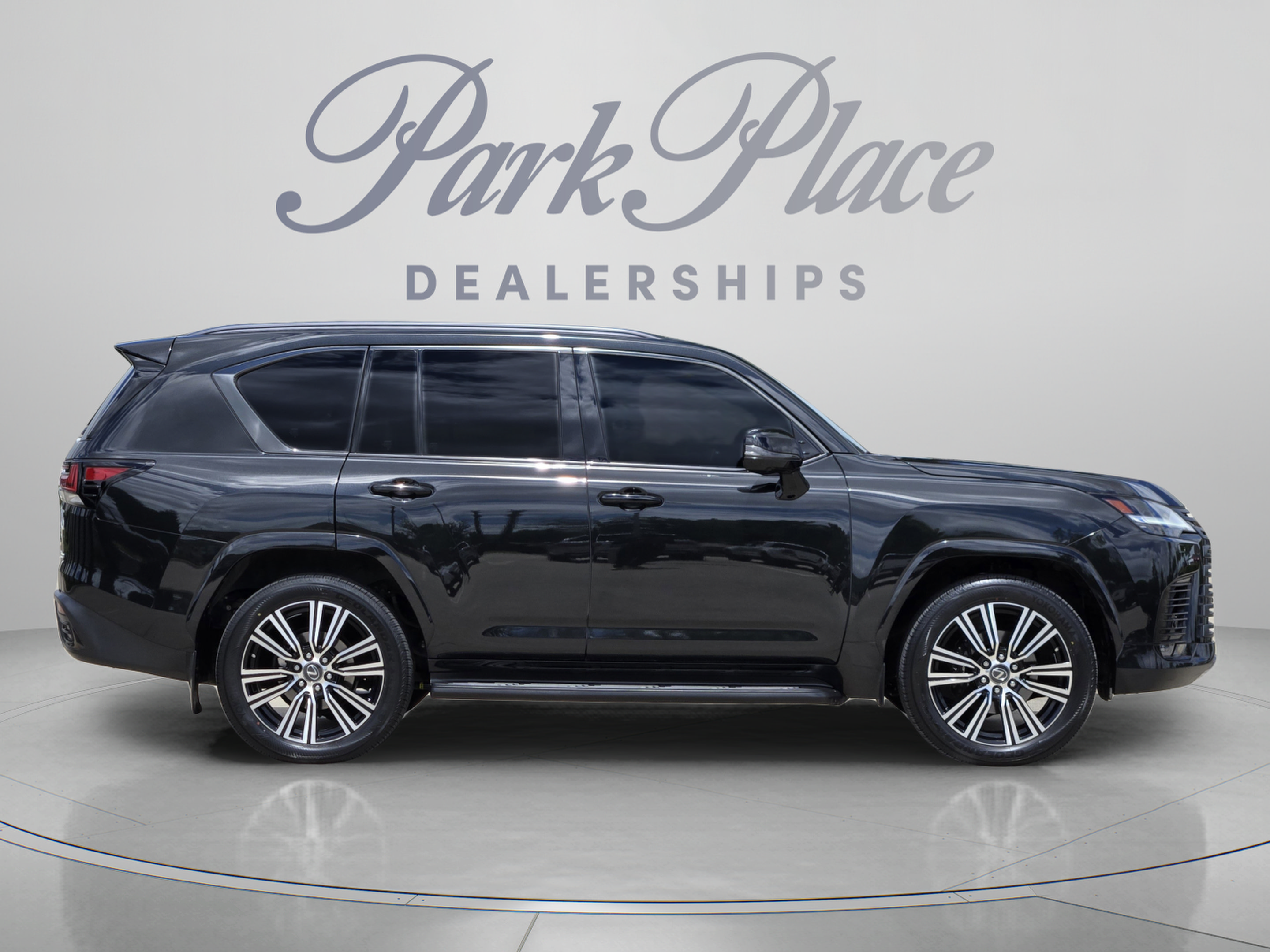 Used 2023 Lexus LX 600 4WD w/ Appearance Package image 6