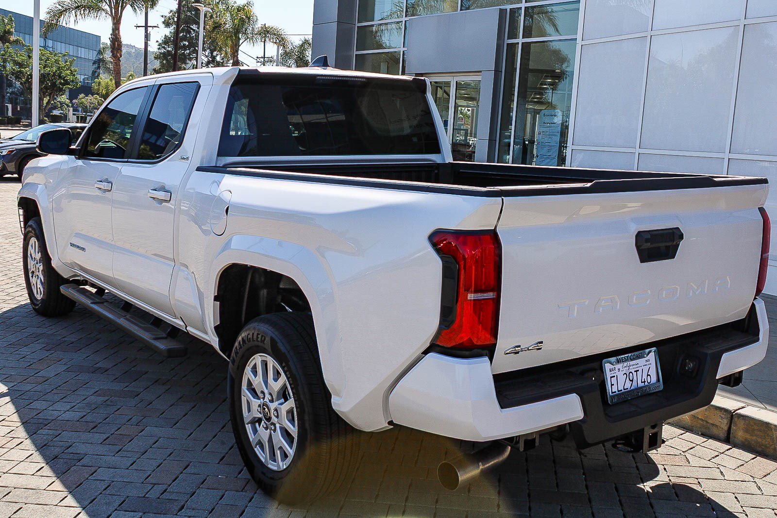 Used 2025 Toyota Tacoma SR5 AWD/4WD image 9