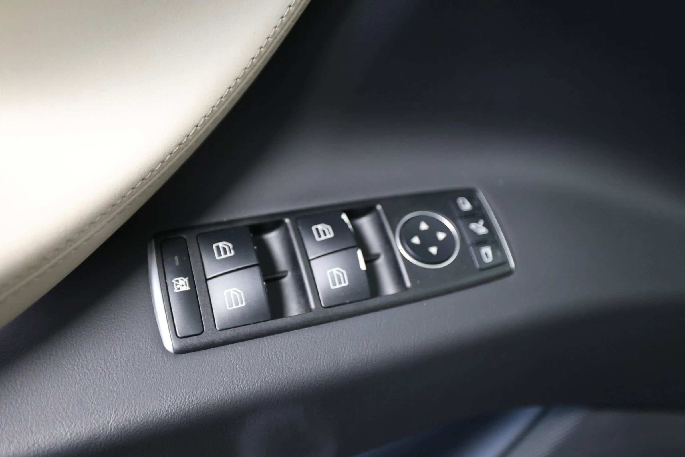 Used 2018 Tesla Model X 100D image 25