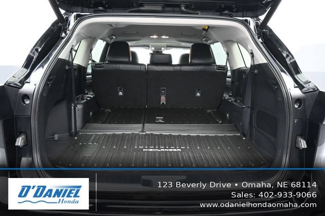 Used 2023 Toyota Highlander XLE AWD/4WD image 40