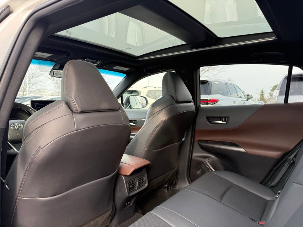 Used 2022 Toyota Venza Limited w/ Advanced Technology Package image 16