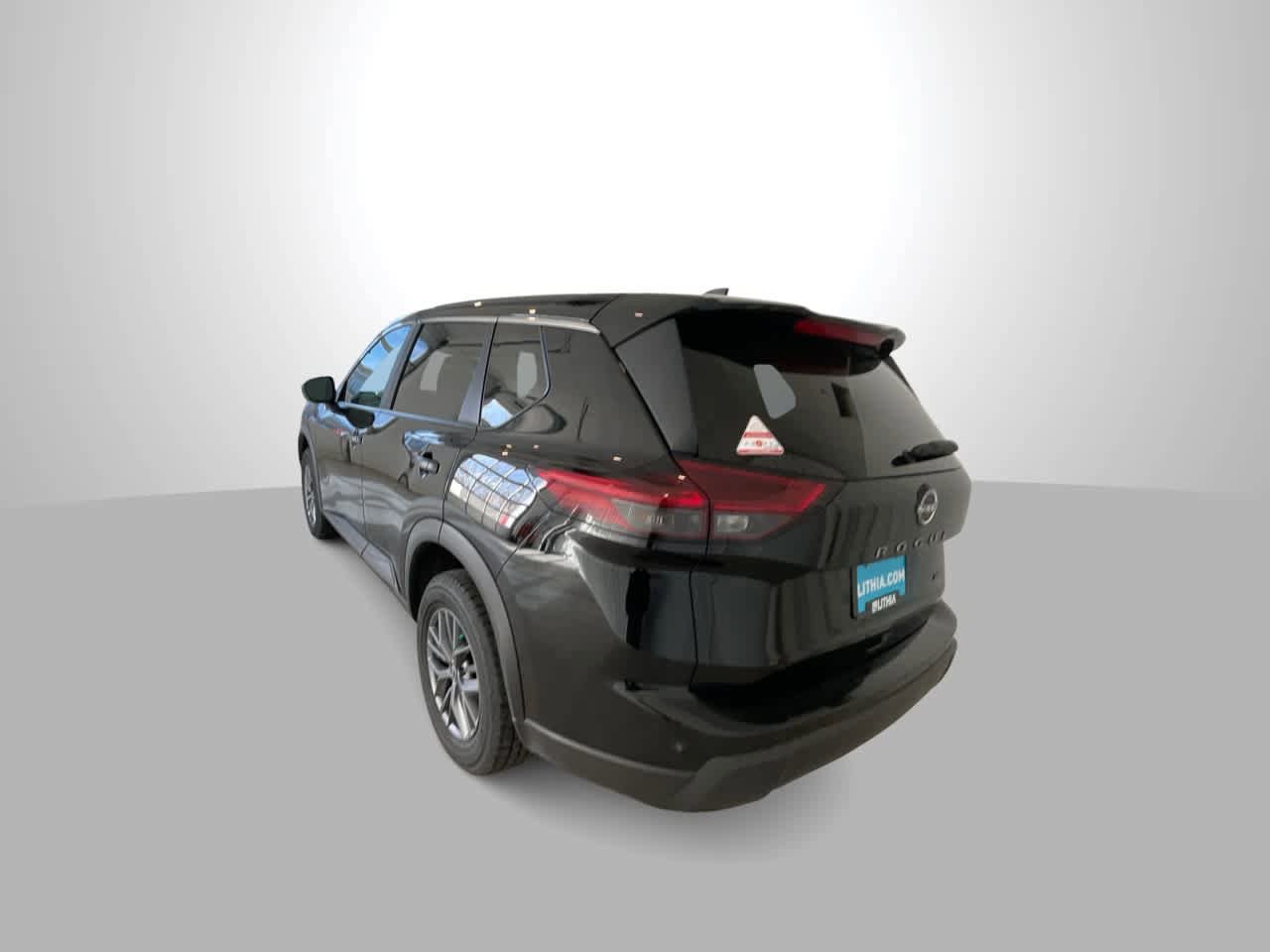 Used 2024 Nissan Rogue S AWD/4WD image 6