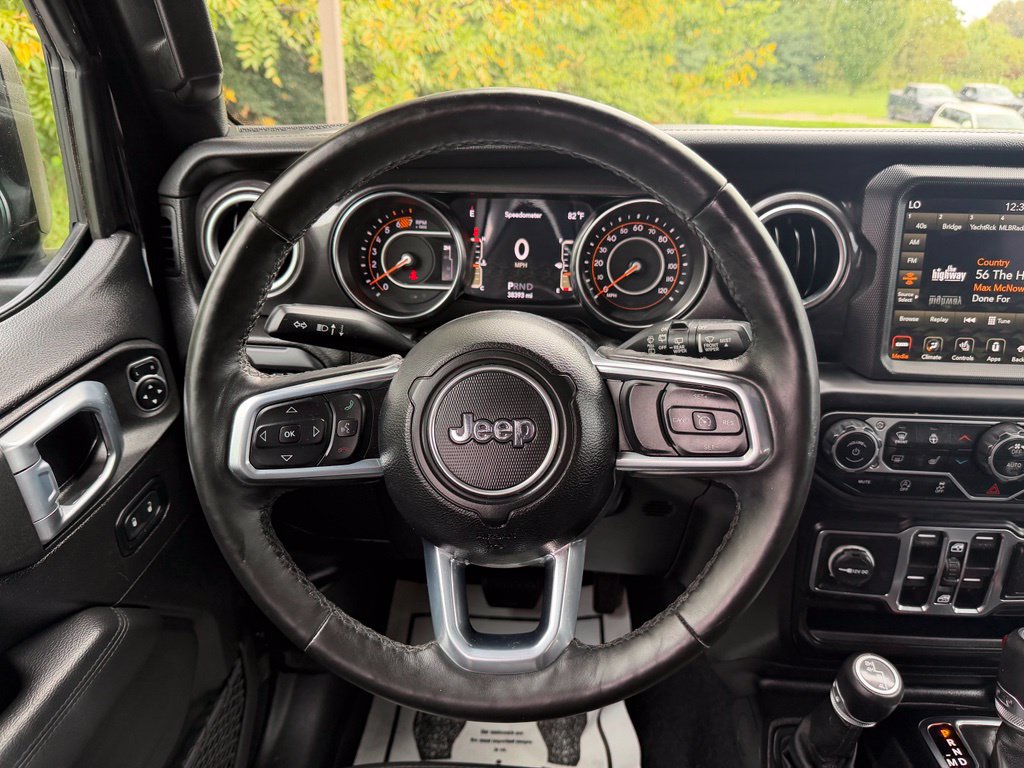 Used 2022 Jeep Wrangler Unlimited Sahara AWD/4WD image 15