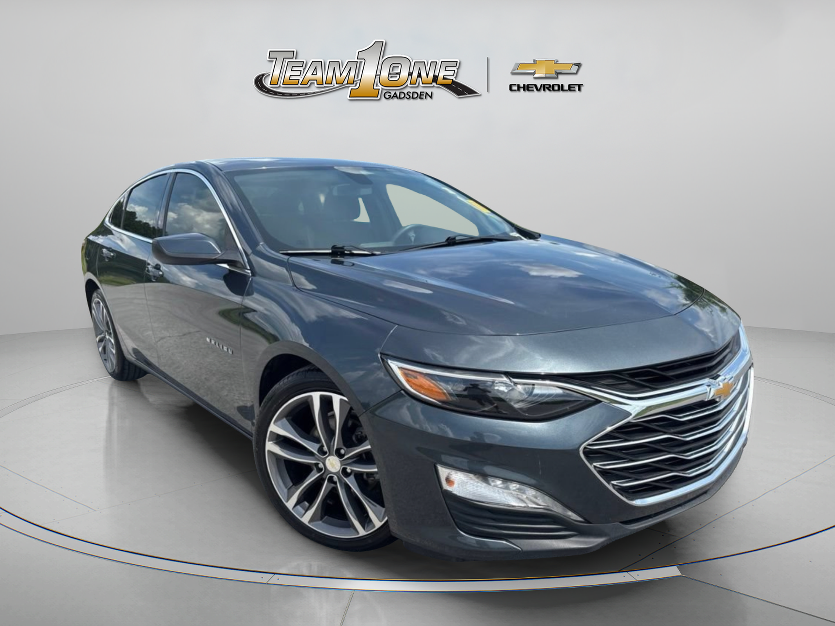 Used 2021 Chevrolet Malibu LT FWD image 1