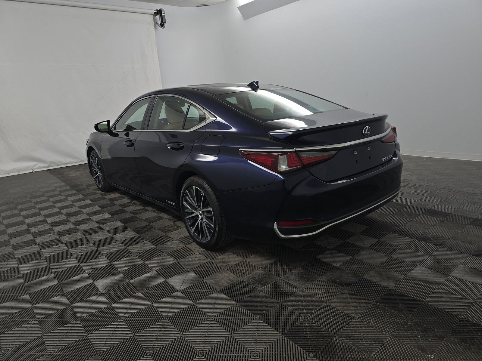Used 2022 Lexus ES 300h w/ Luxury Package FWD image 6