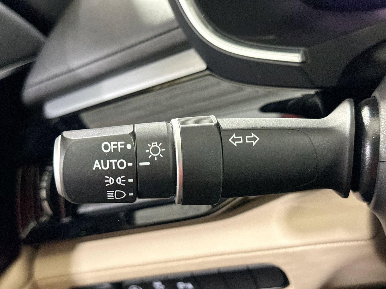 Used 2022 Acura MDX SH-AWD w/ Technology Package image 32