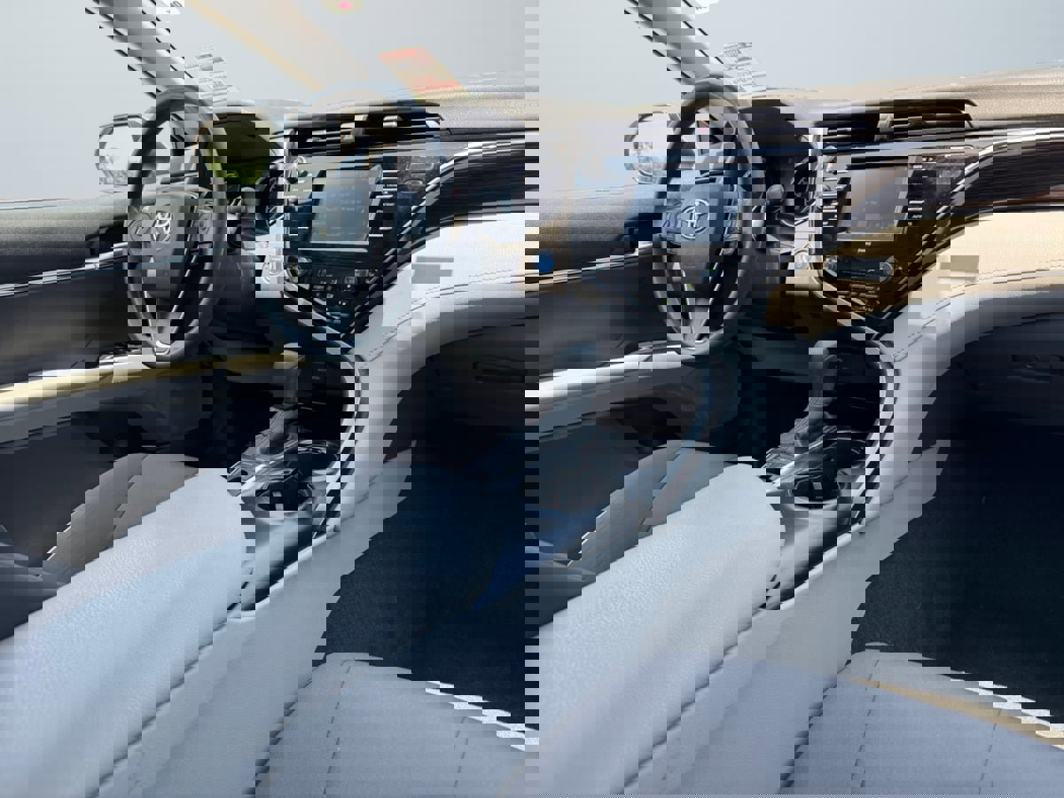 Used 2020 Toyota Camry LE image 15