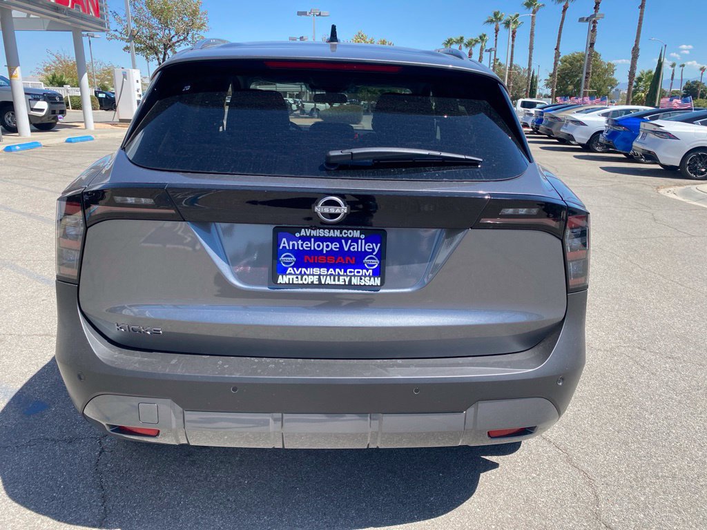 New 2027 Nissan Kicks SR w/ SR Premium Package FWD image 6