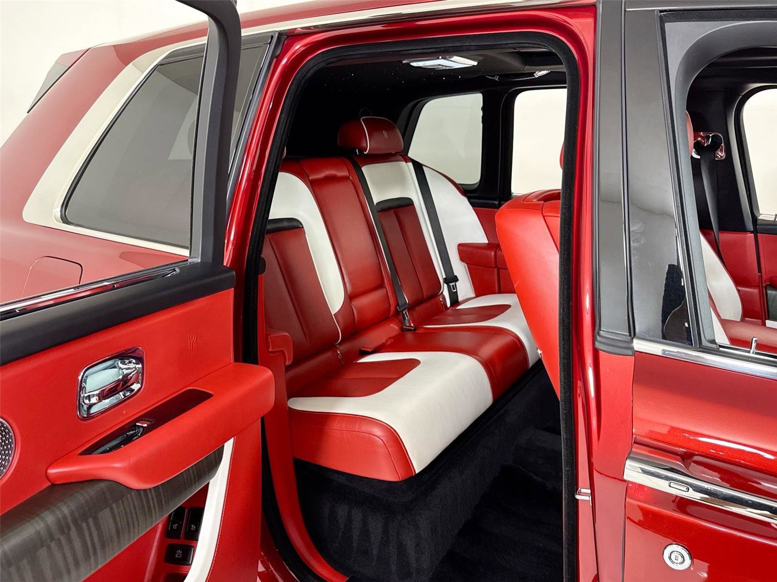 Used 2019 Rolls-Royce Cullinan image 33